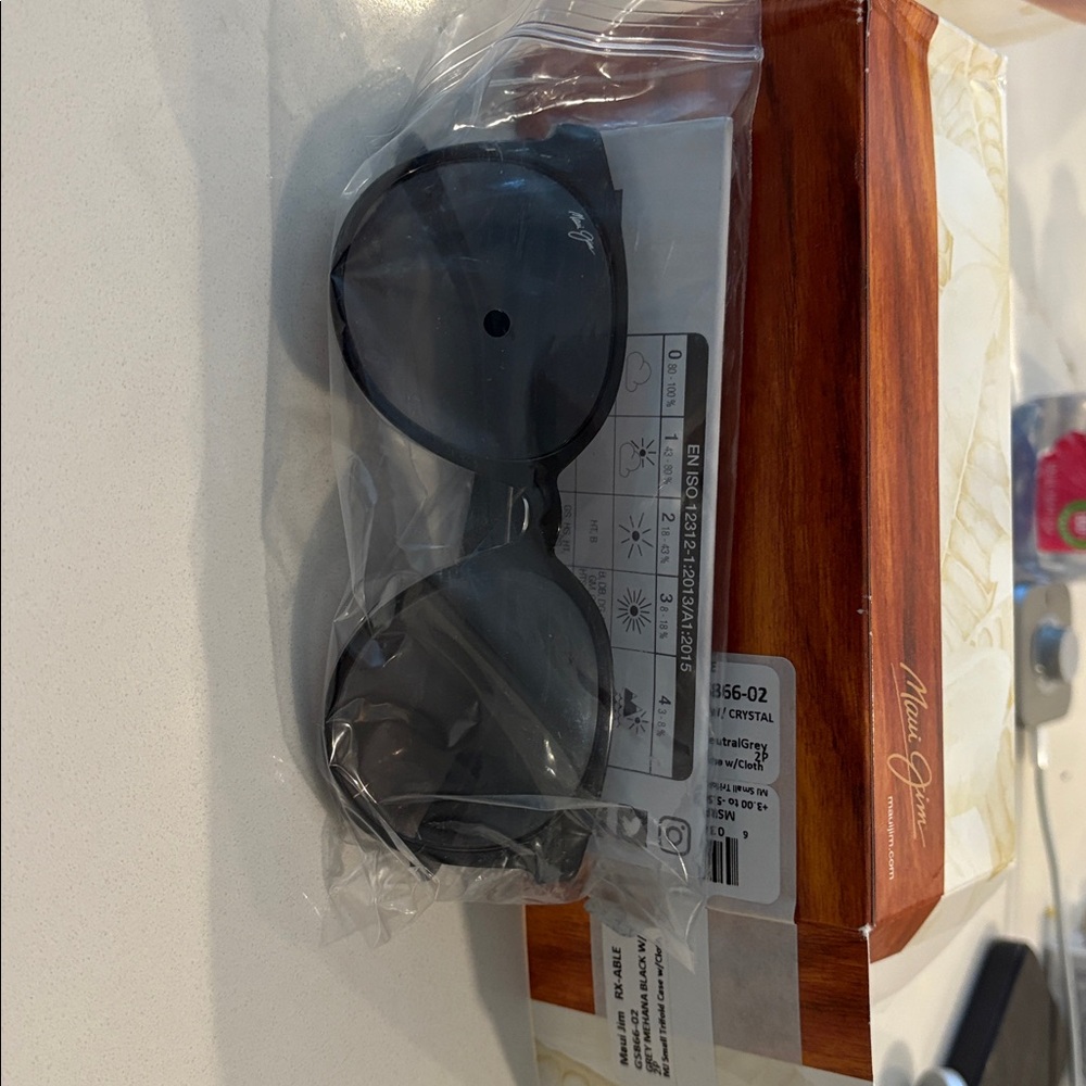 Maui Jim sunglasses never work new in box. Grey Mehana black w/crystal